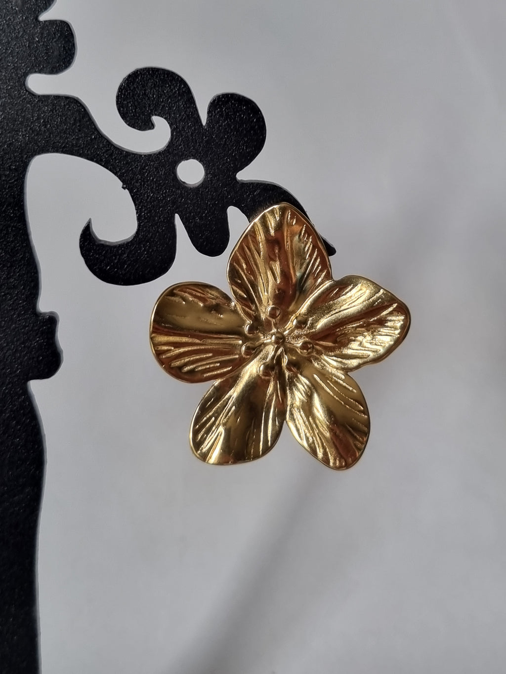 Boucles d’oreilles Fleurs Dorées Texturées
