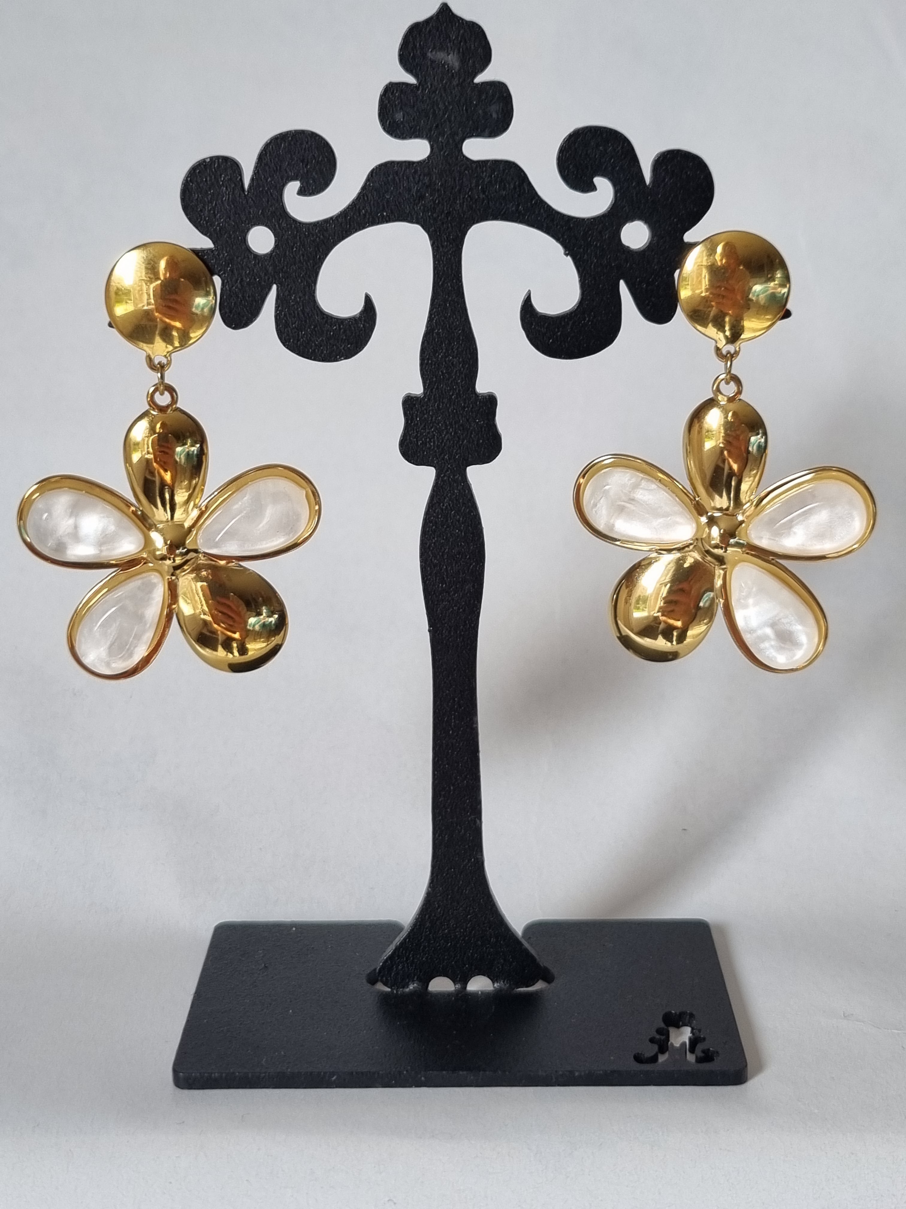 Boucles d’oreilles Fleur Dorée & Nacrée