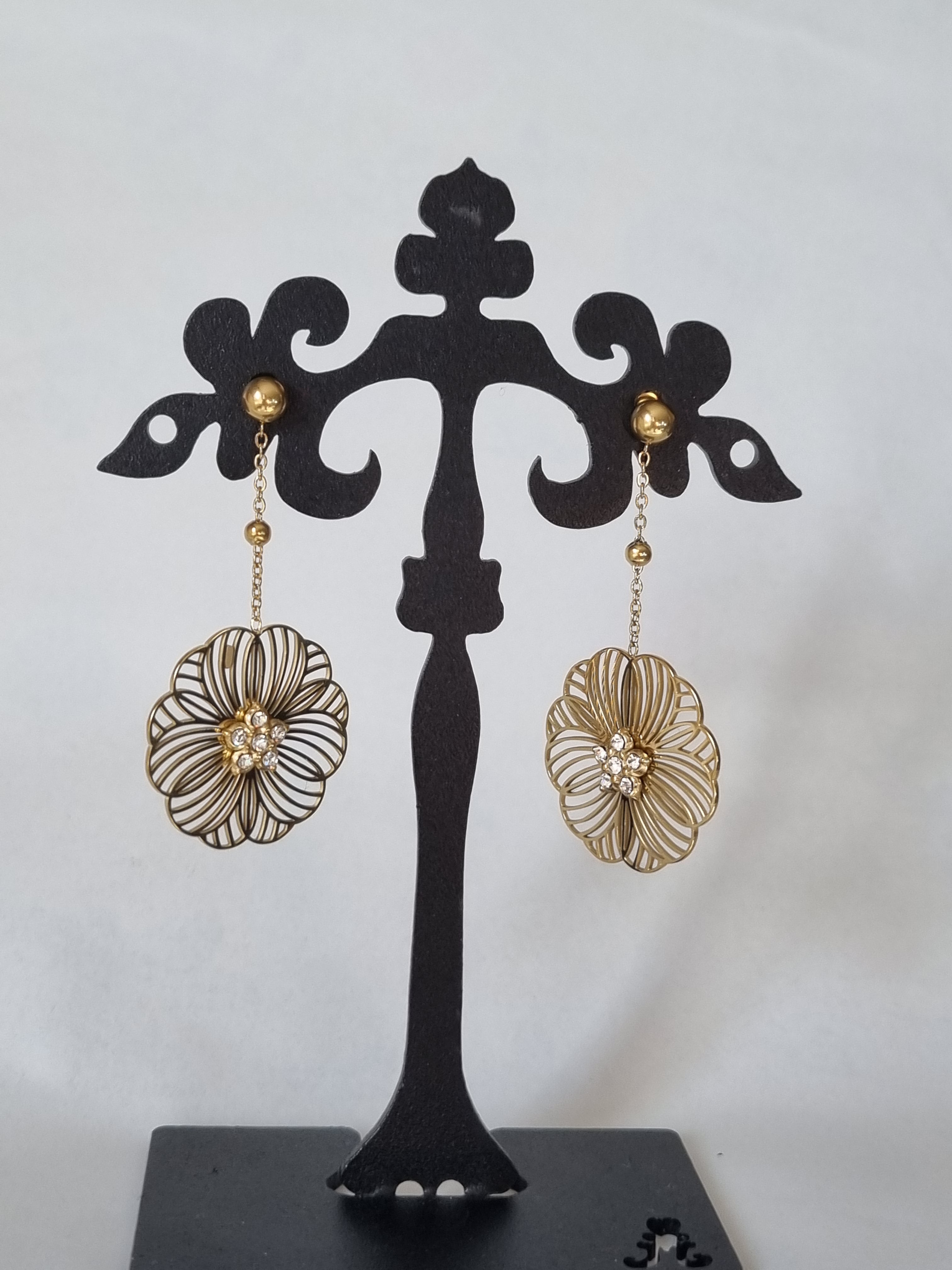 Boucles d’Oreilles Fleur Filigrane Dorée & Cristaux