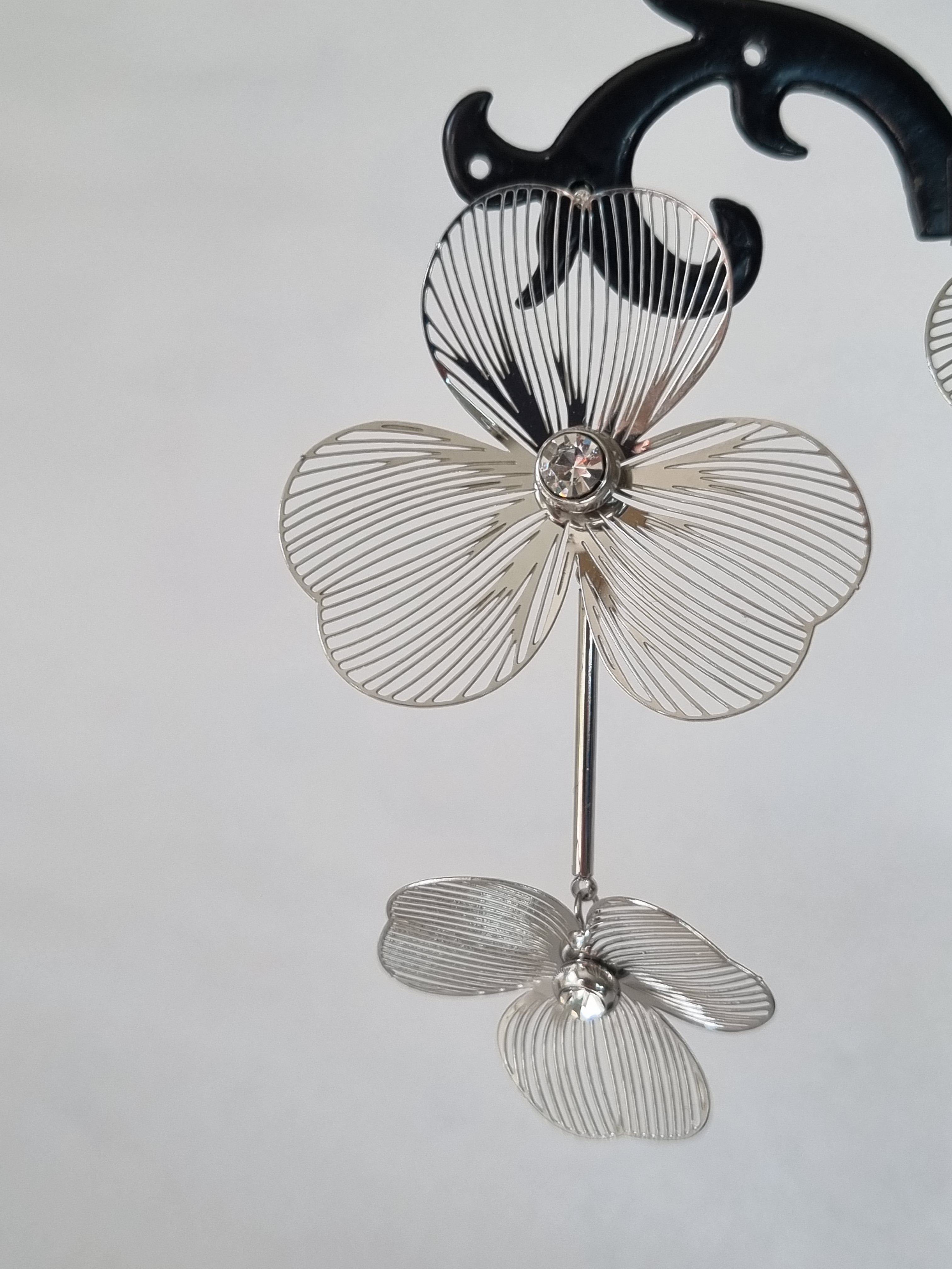 Boucles d’Oreilles Florales Métal & Cristal