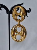 Boucles d’Oreilles Ovale Doré – Design Sculptural