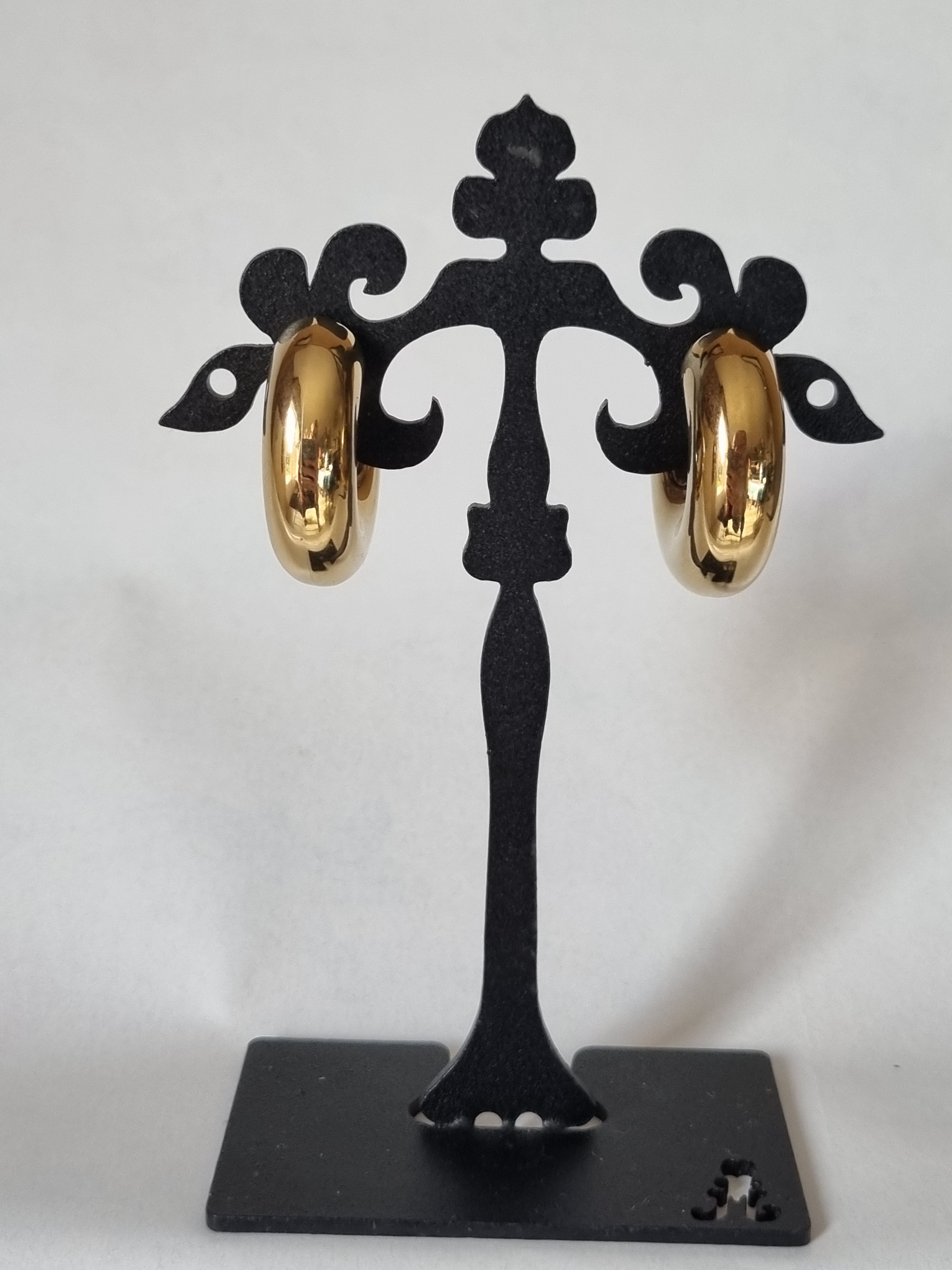 Boucles d’Oreilles Anneaux Dorés – Style Moderne