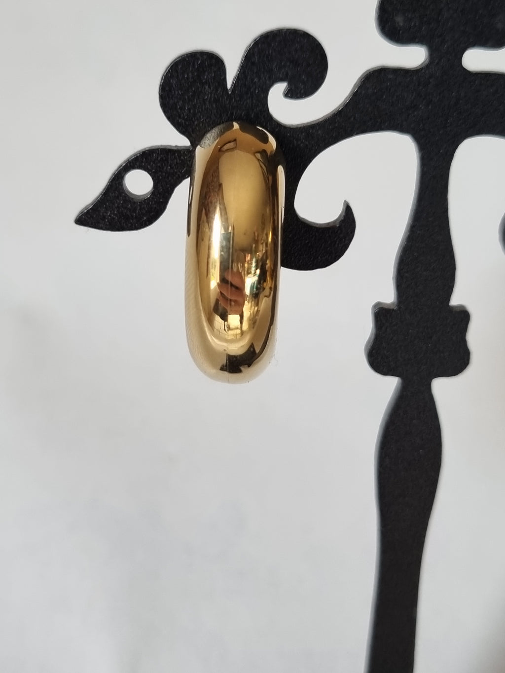 Boucles d’Oreilles Anneaux Dorés – Style Moderne