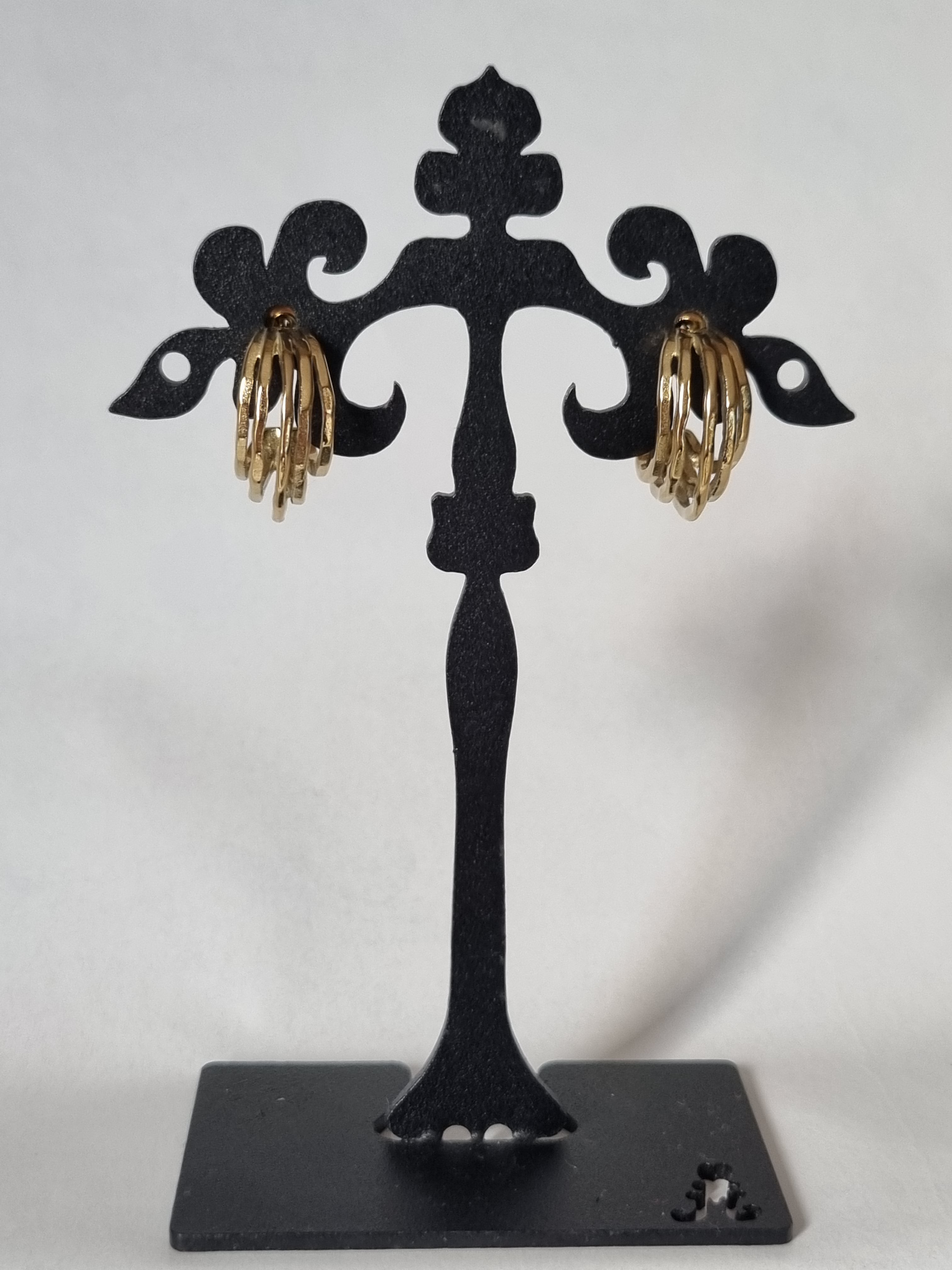 boucles d'oreilles dorées Entrelacées – Élégance Moderne