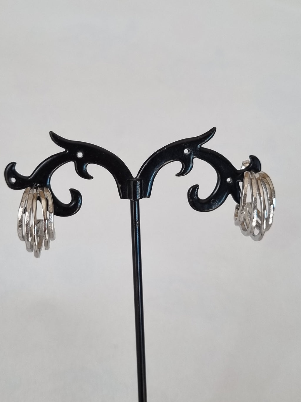 boucles d'oreilles dorées Entrelacées – Élégance Moderne