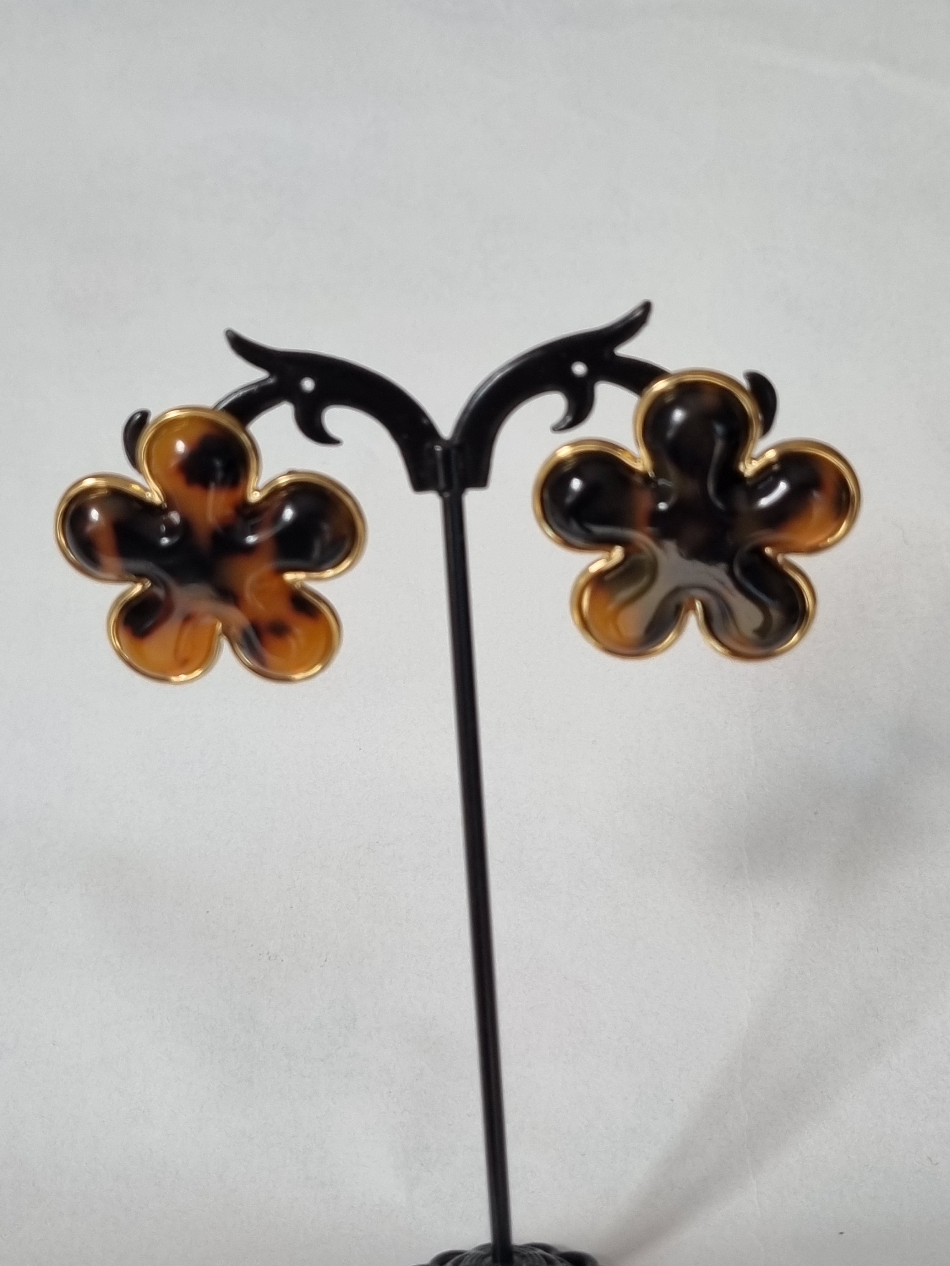 Boucles d’Oreilles Fleur Écaille & Doré