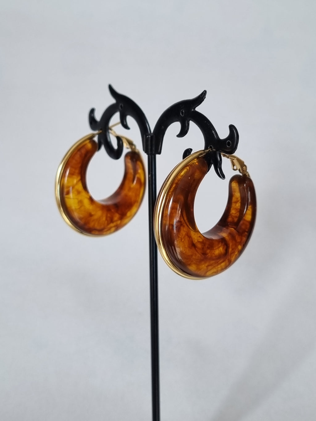 Boucle d’Oreille Ambre & Doré – Anneau Chic