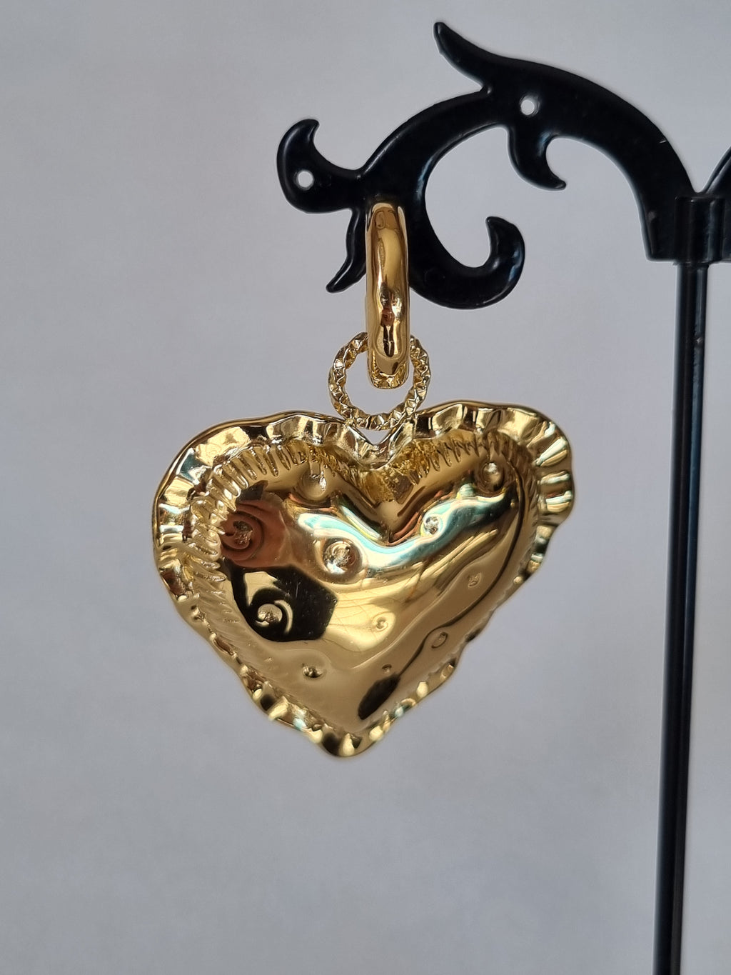 Boucles d’Oreilles Cœur Doré – Effet Texturé