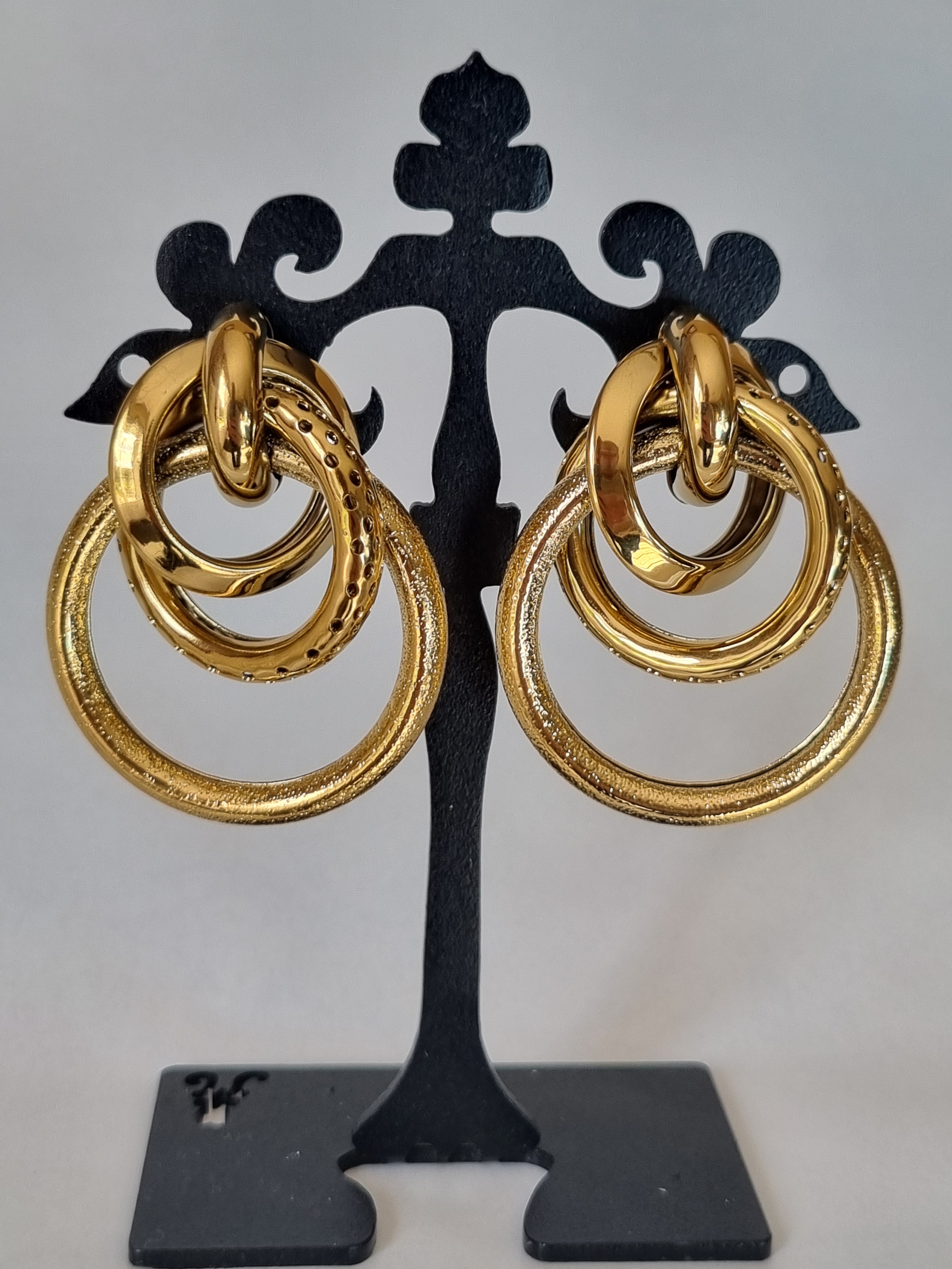 Boucles d’Oreilles Anneaux Dorés Entrelacés