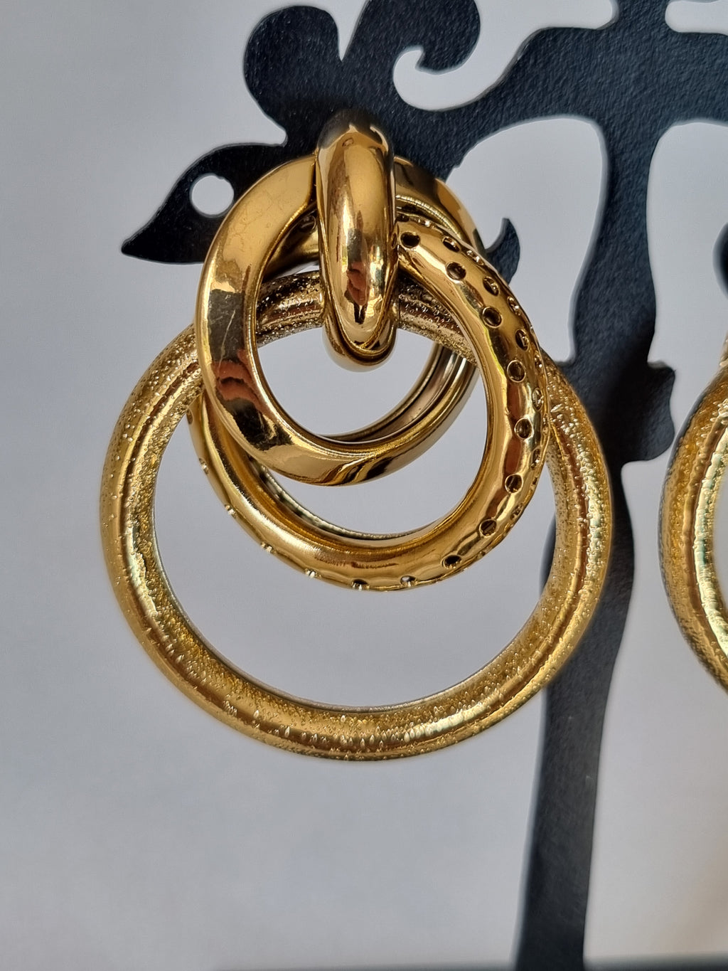 Boucles d’Oreilles Anneaux Dorés Entrelacés