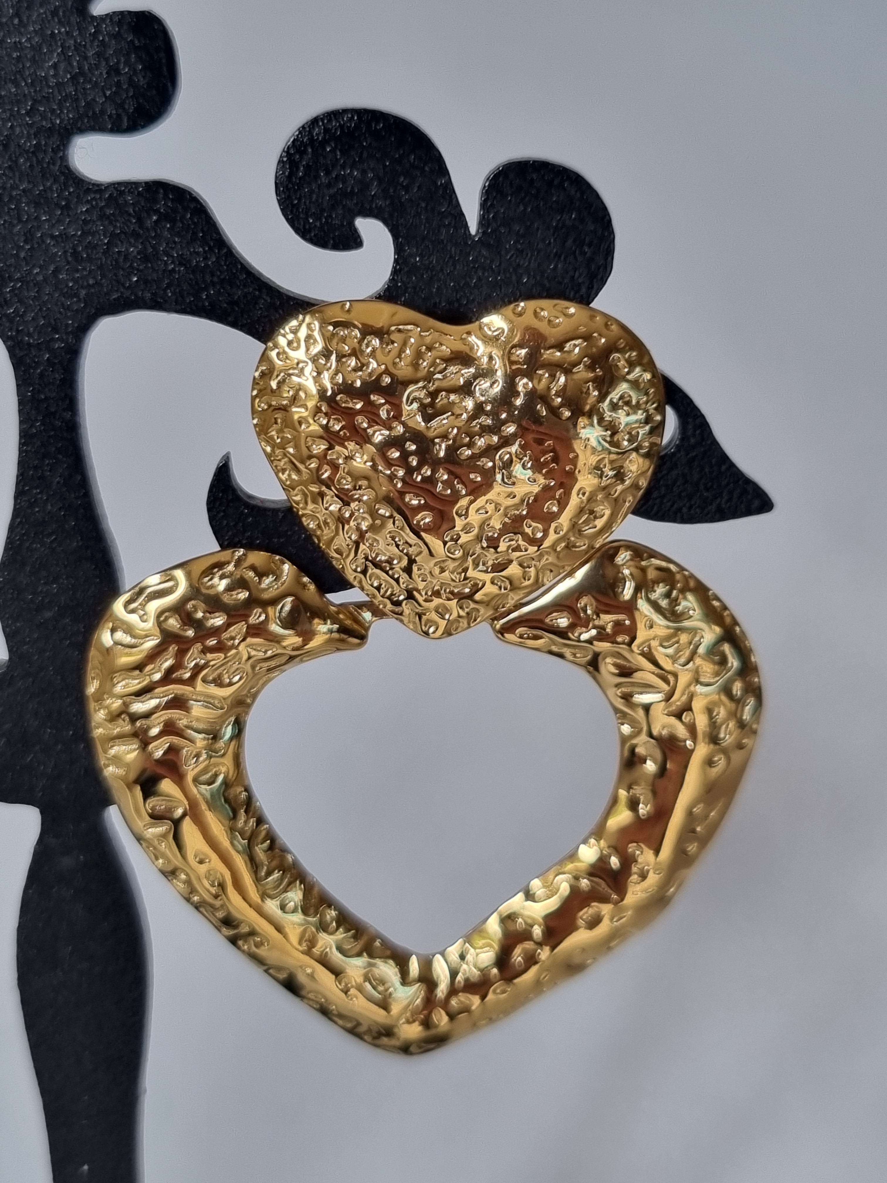 Boucles d’Oreilles Cœurs Dorés Entrelacés