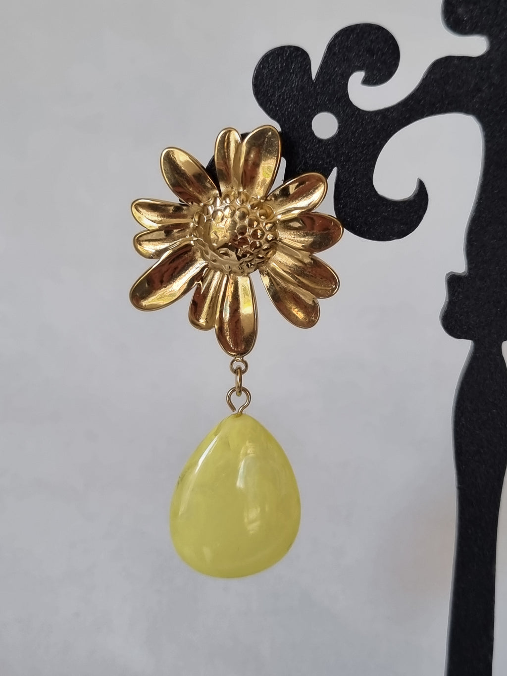 Boucles d’Oreilles Fleur Dorée & Goutte