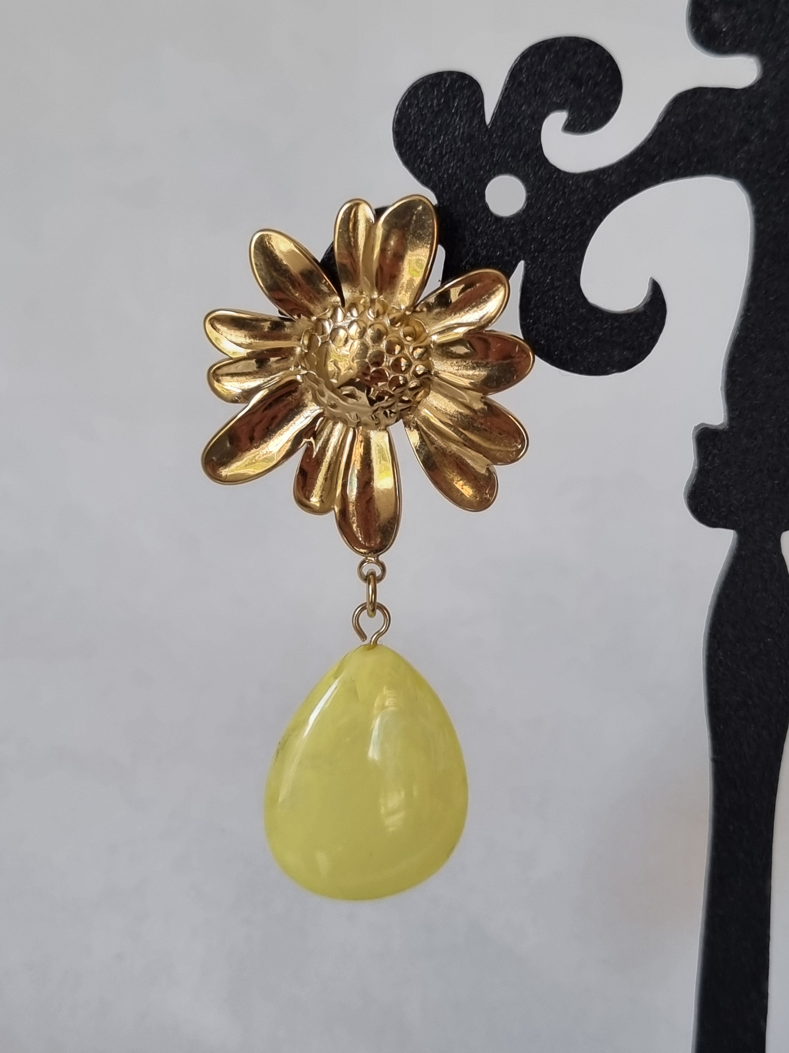 Boucles d’Oreilles Fleur Dorée & Goutte