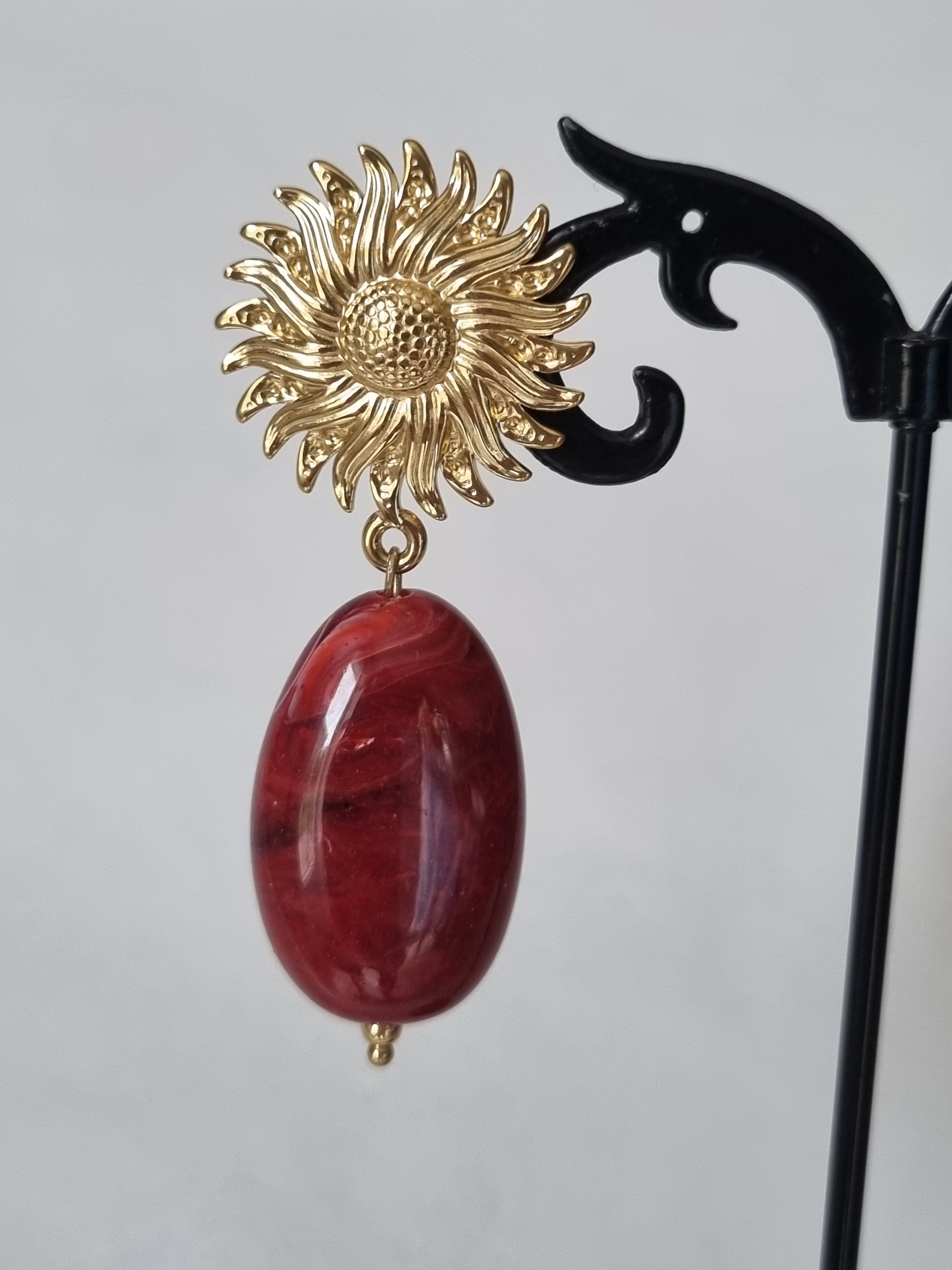 Boucles d’Oreilles Soleil Doré & Goutte Rouge