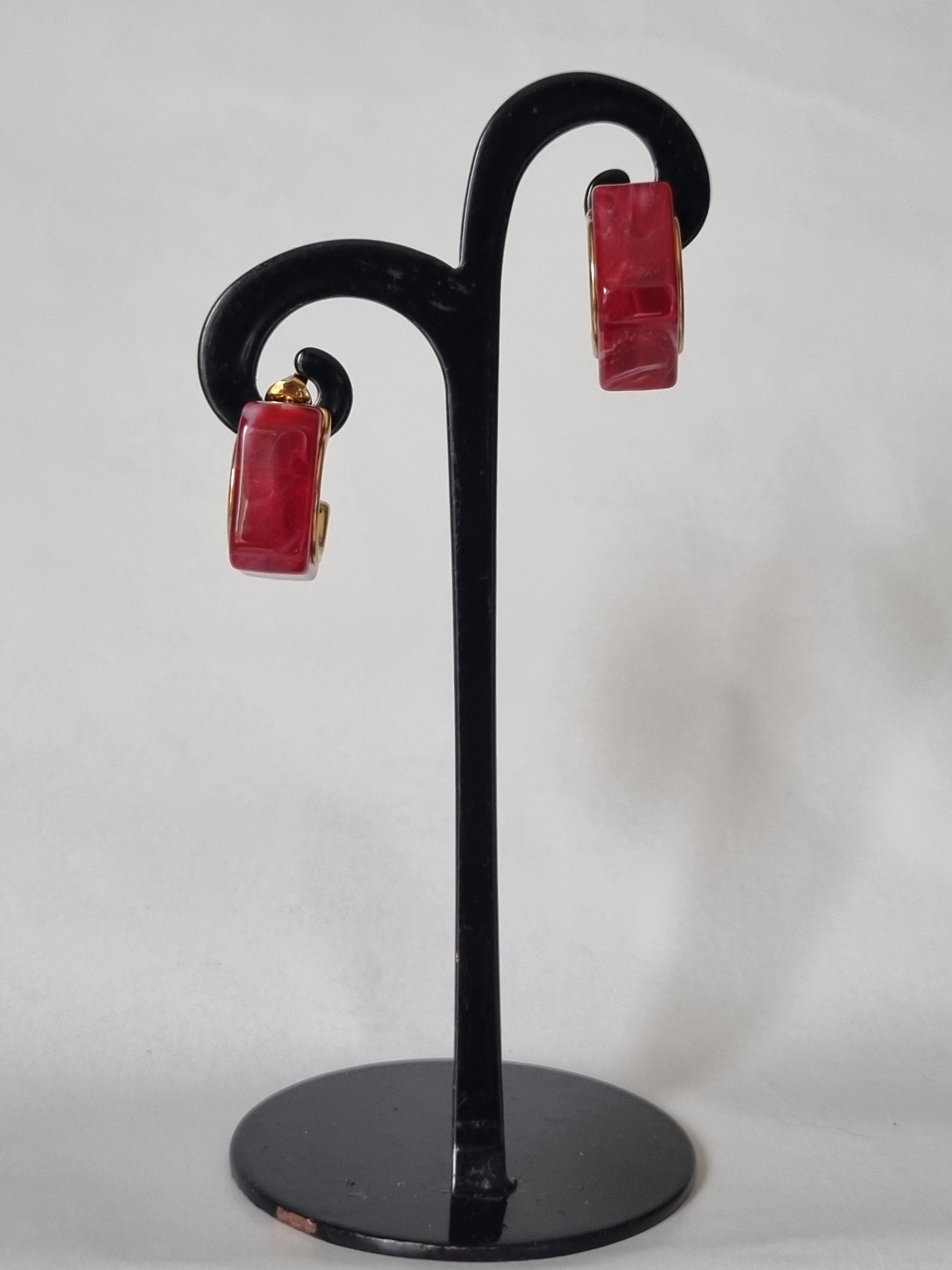 Boucles d'oreilles Rouge & Doré – Design Moderne