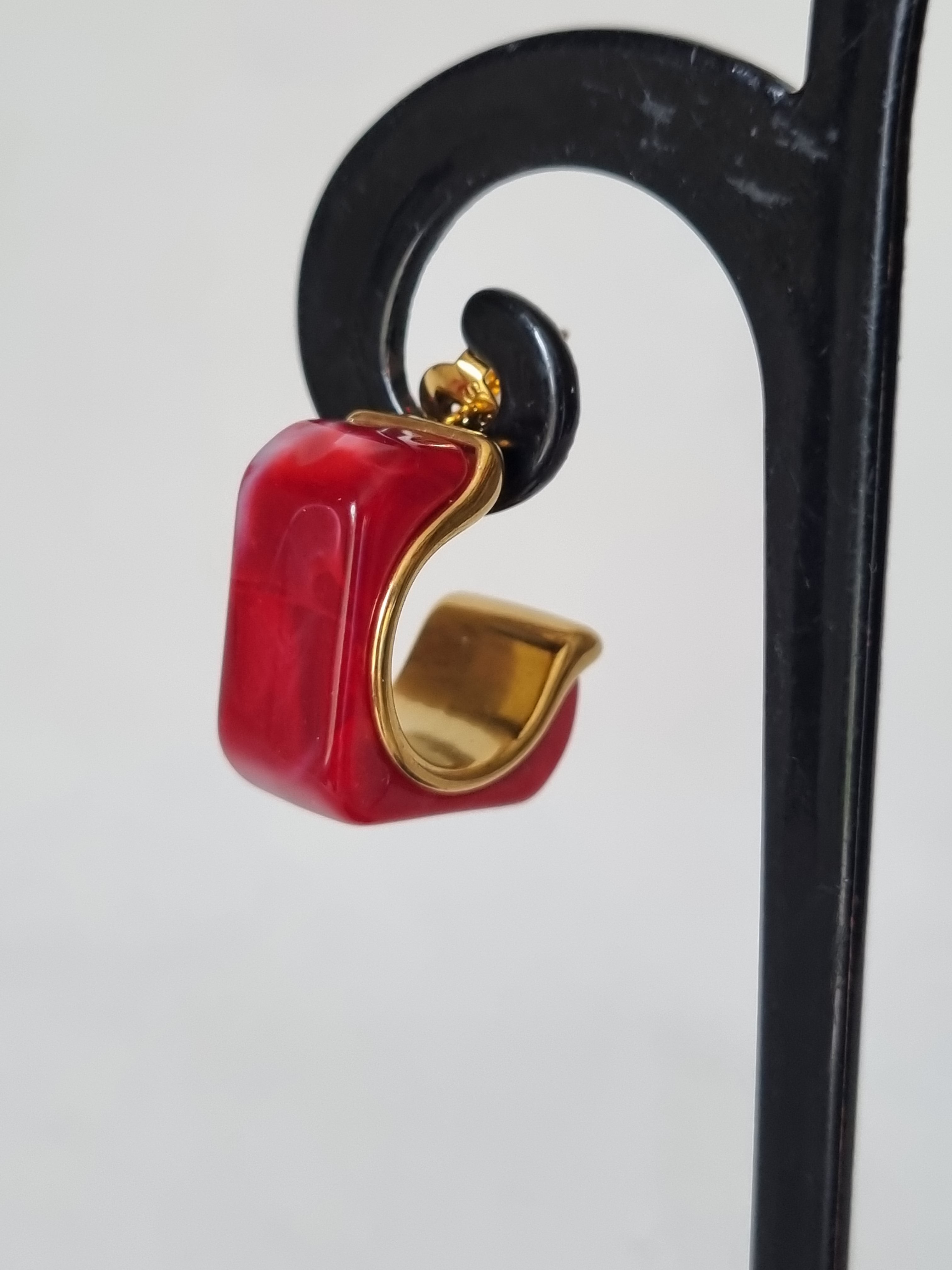 Boucles d'oreilles Rouge & Doré – Design Moderne