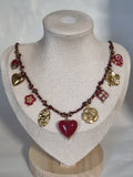 Collier Bohème Rouge & Doré – Charms Fleur et Cœur