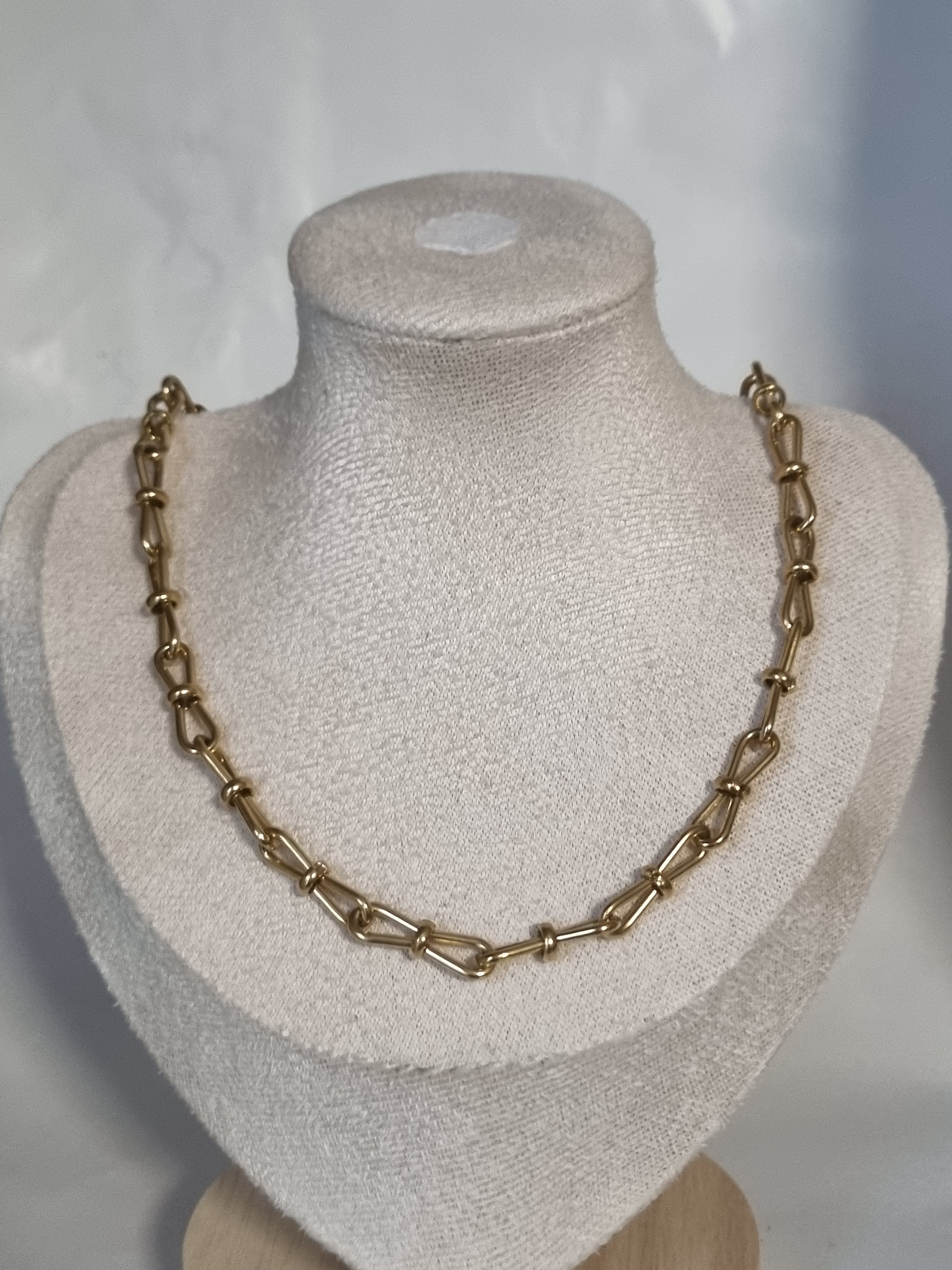 Collier Chaîne Dorée – Maillons Modernes & Style Raffin