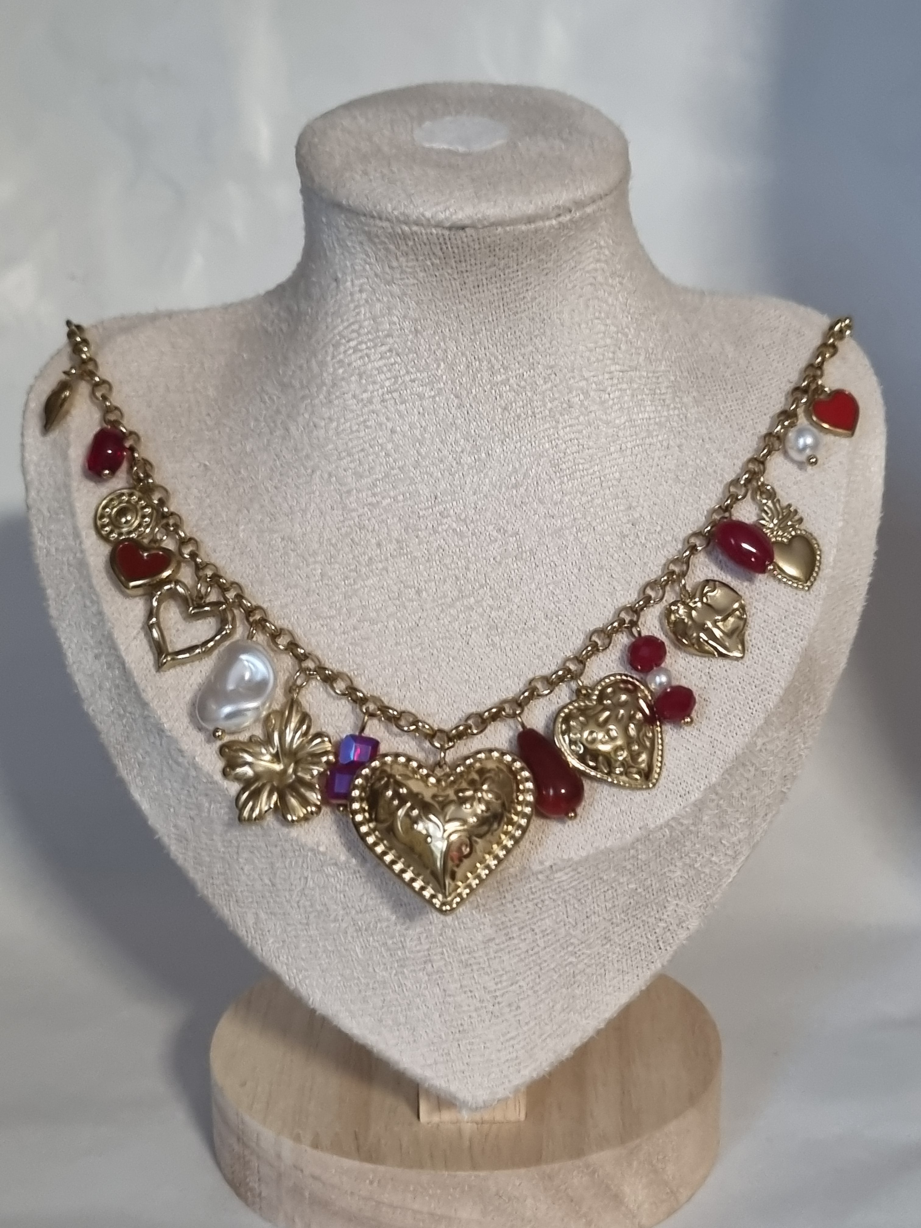 Collier Charms Dorés & Perles – Élégance Romantique