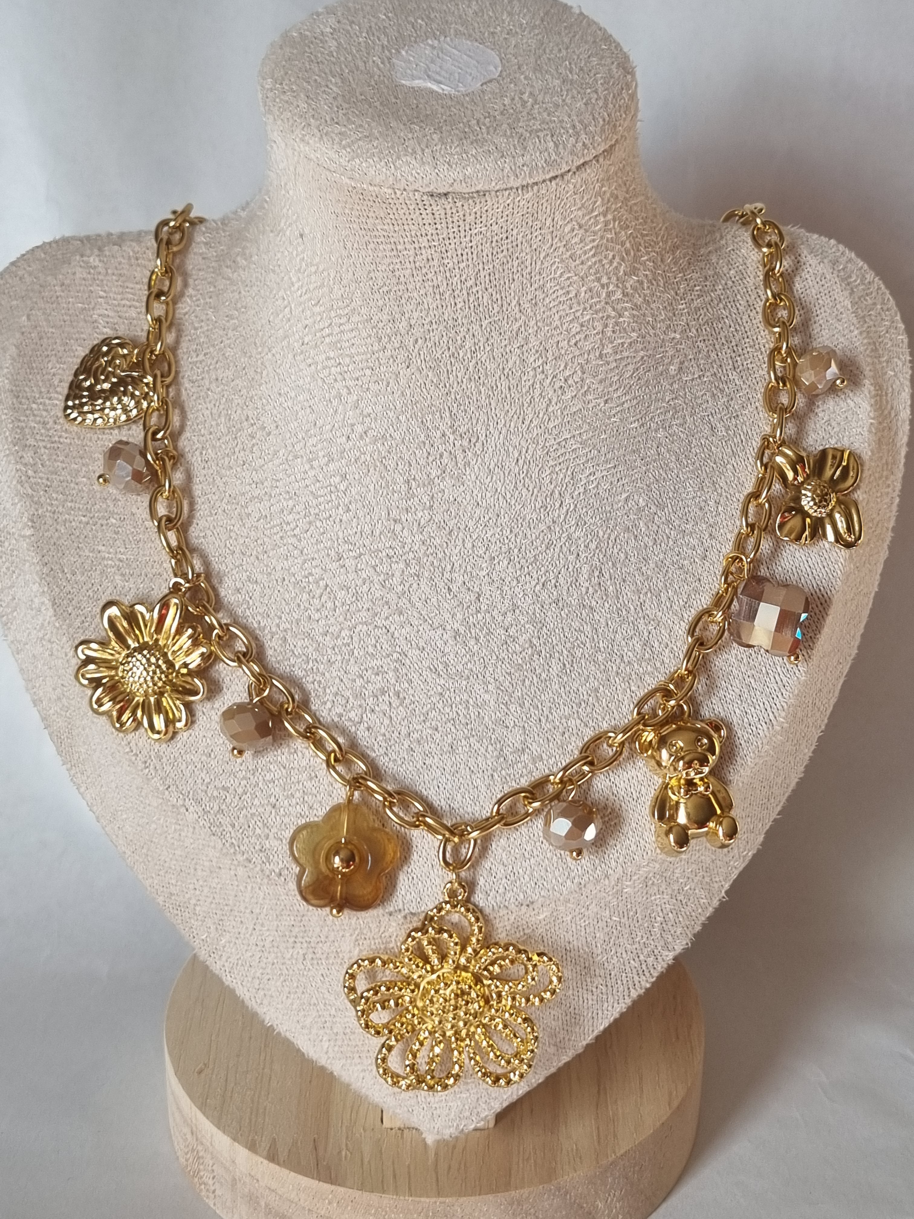 Collier Charms Dorés – Bijou Féminin & Raffiné