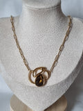 Collier Goutte Ambrée & Doré – Bijou Élégant et Intemporel