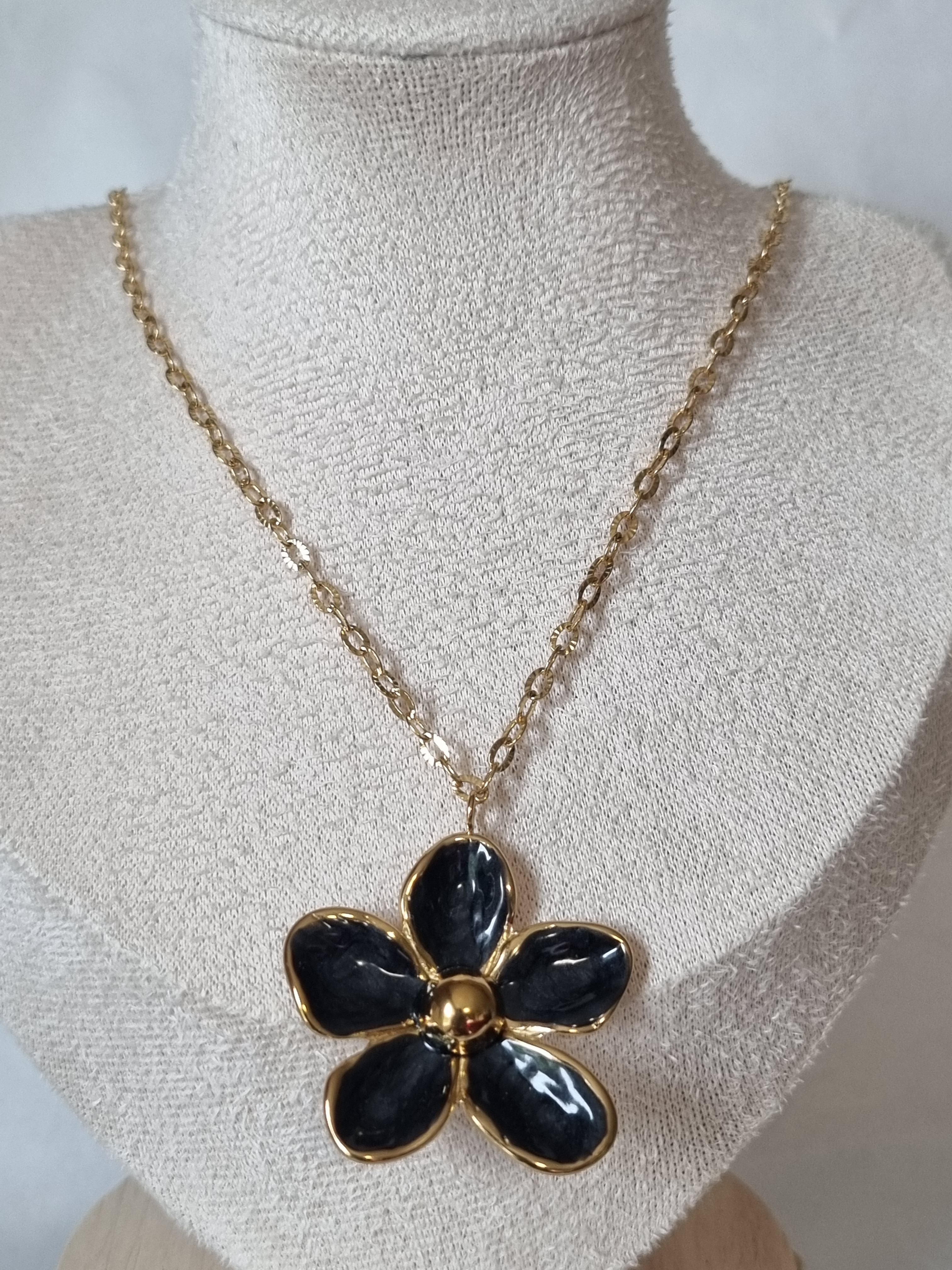 Collier Fleur Noire & Doré
