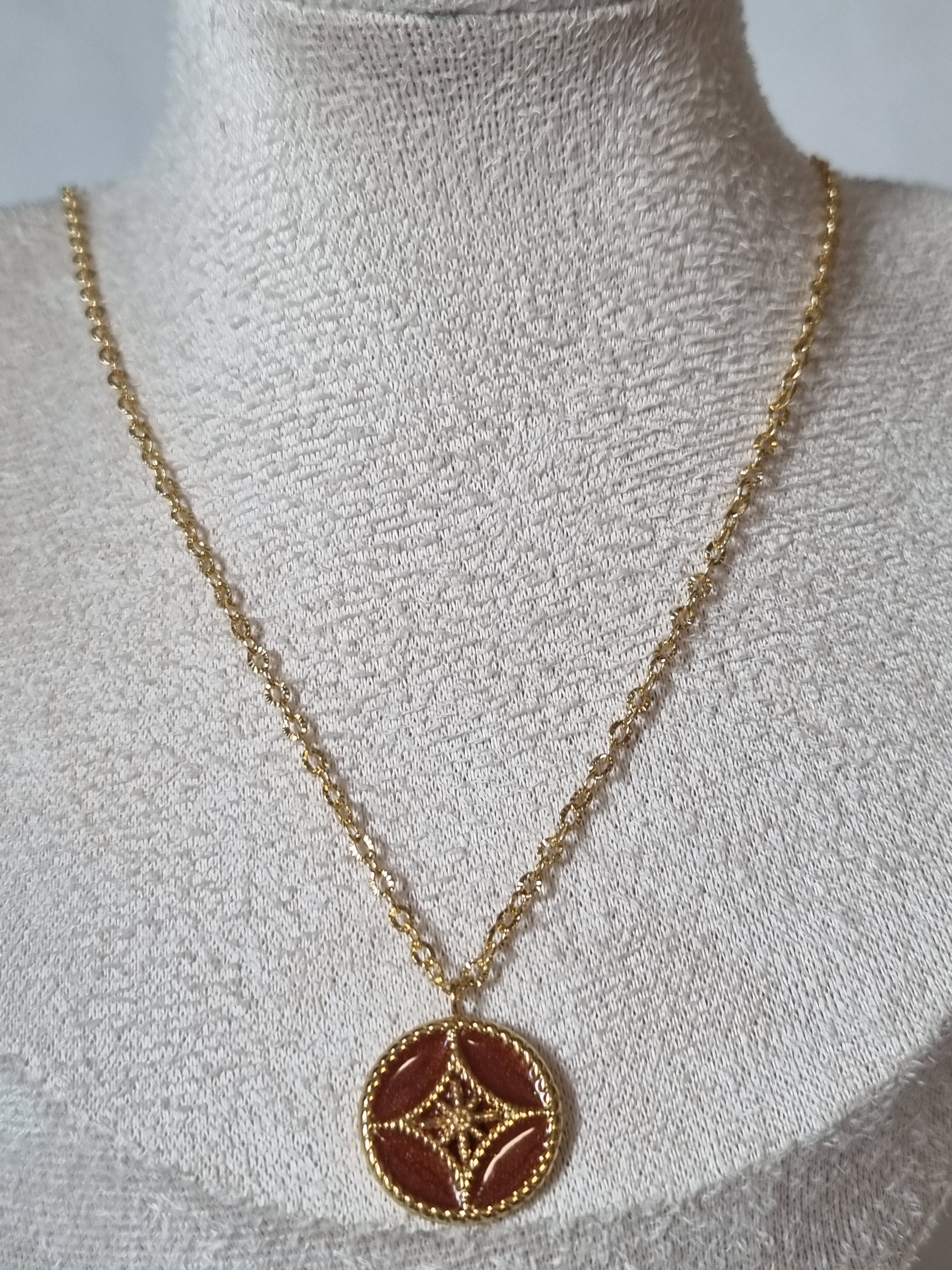 Collier Médaillon Rouge & Doré