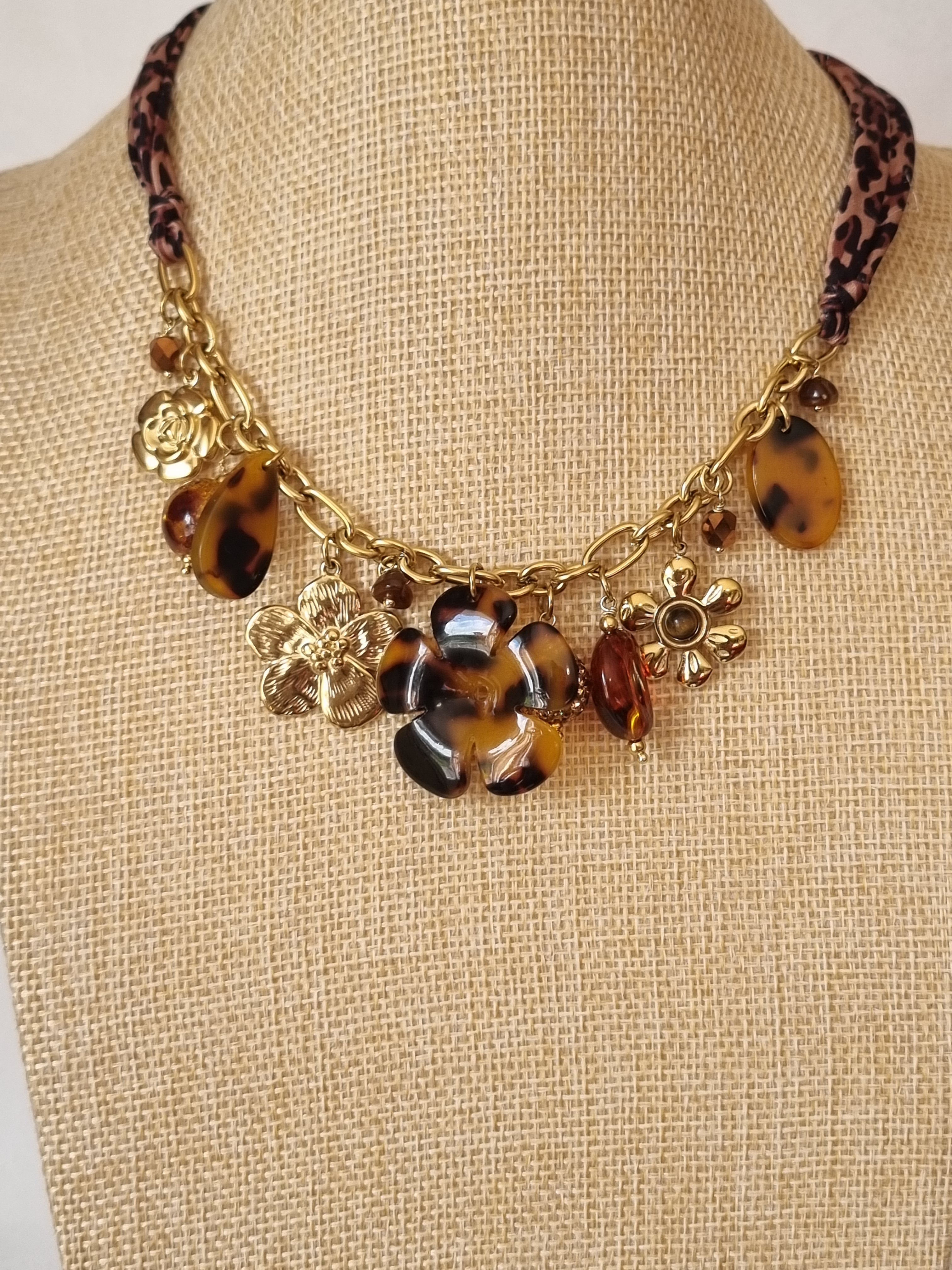Collier Fleur Écaille & Doré