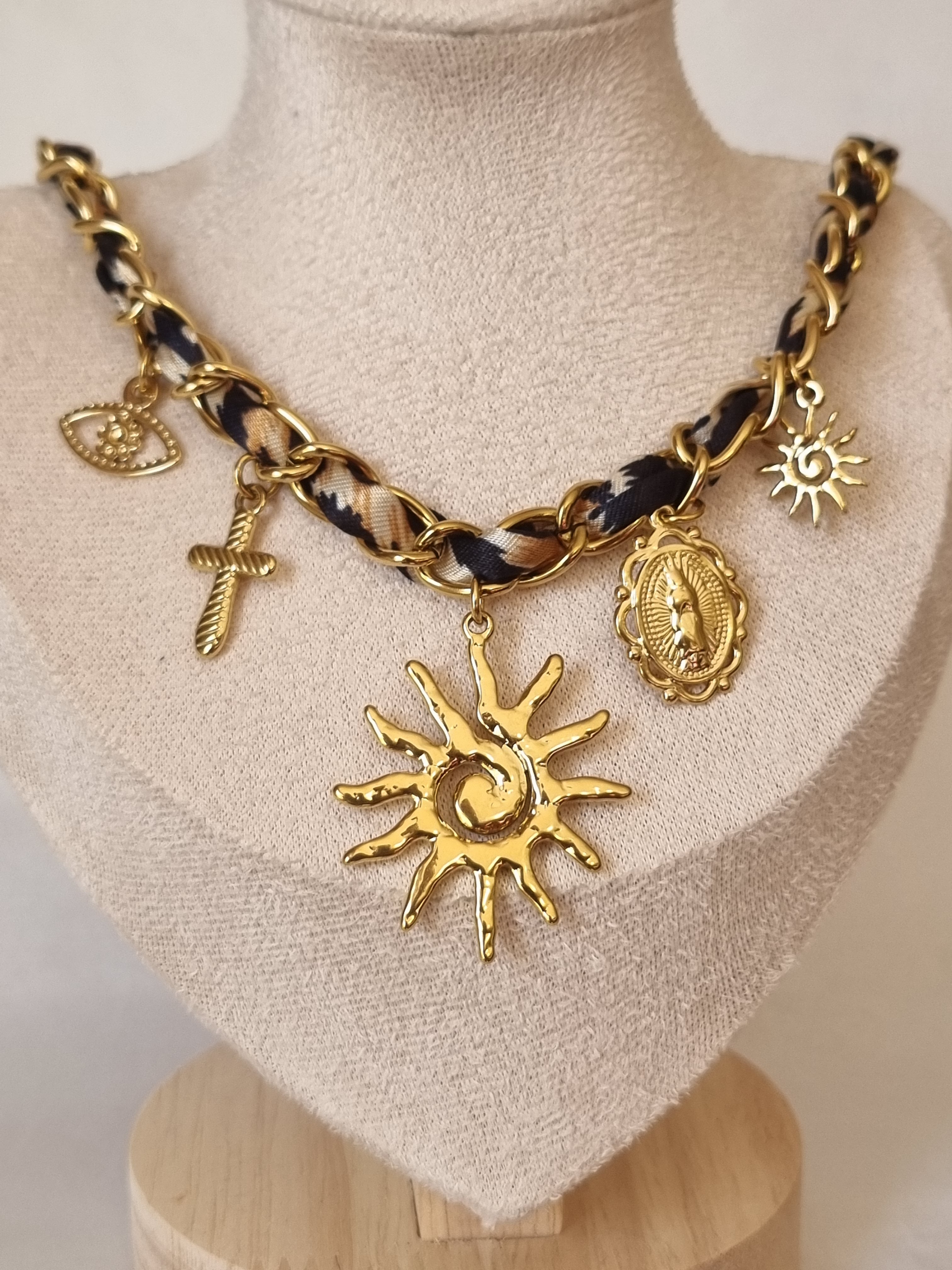 Collier Charms Dorés & Ruban