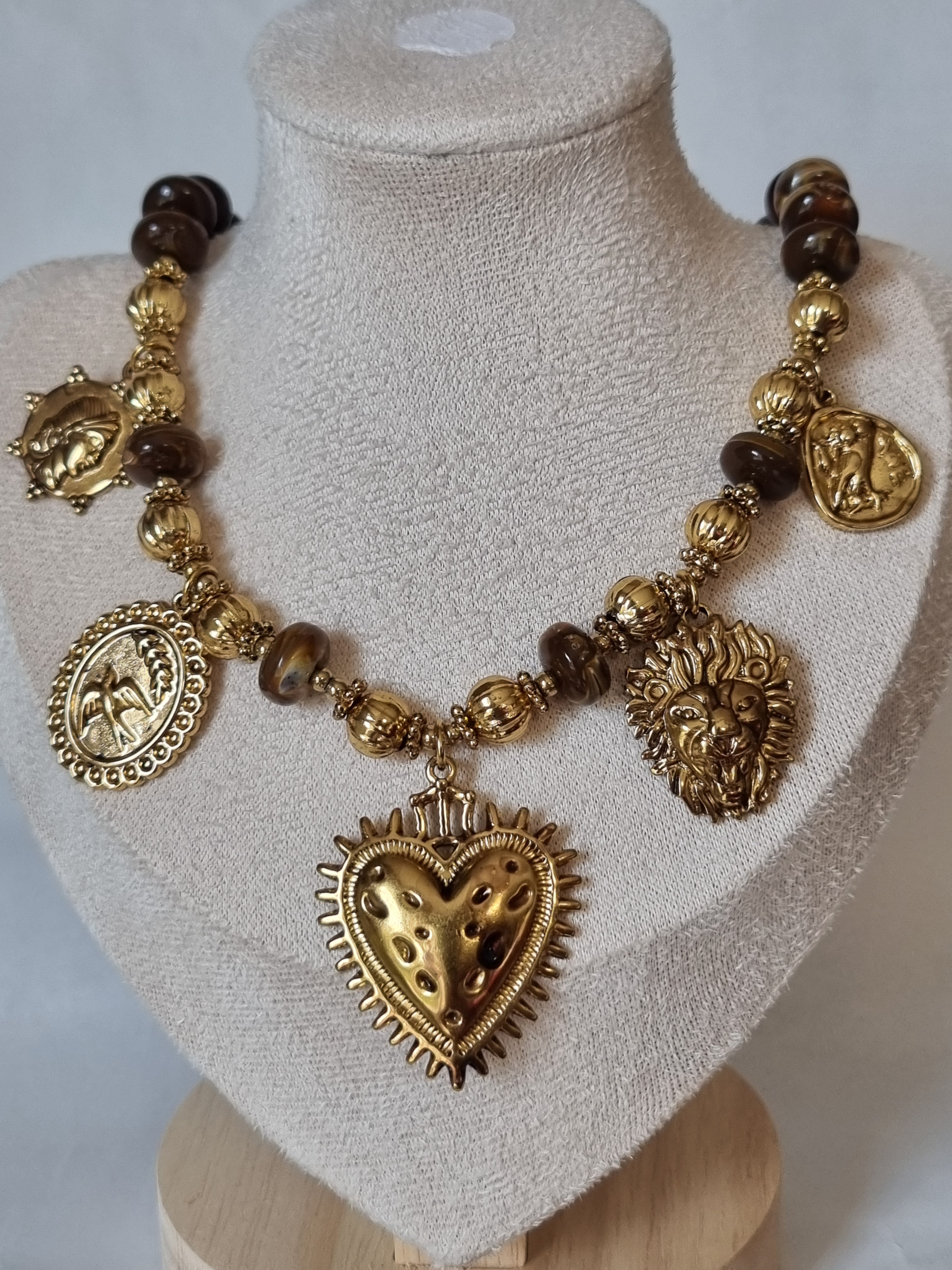 Collier Médaillons Dorés & Perles Brunes