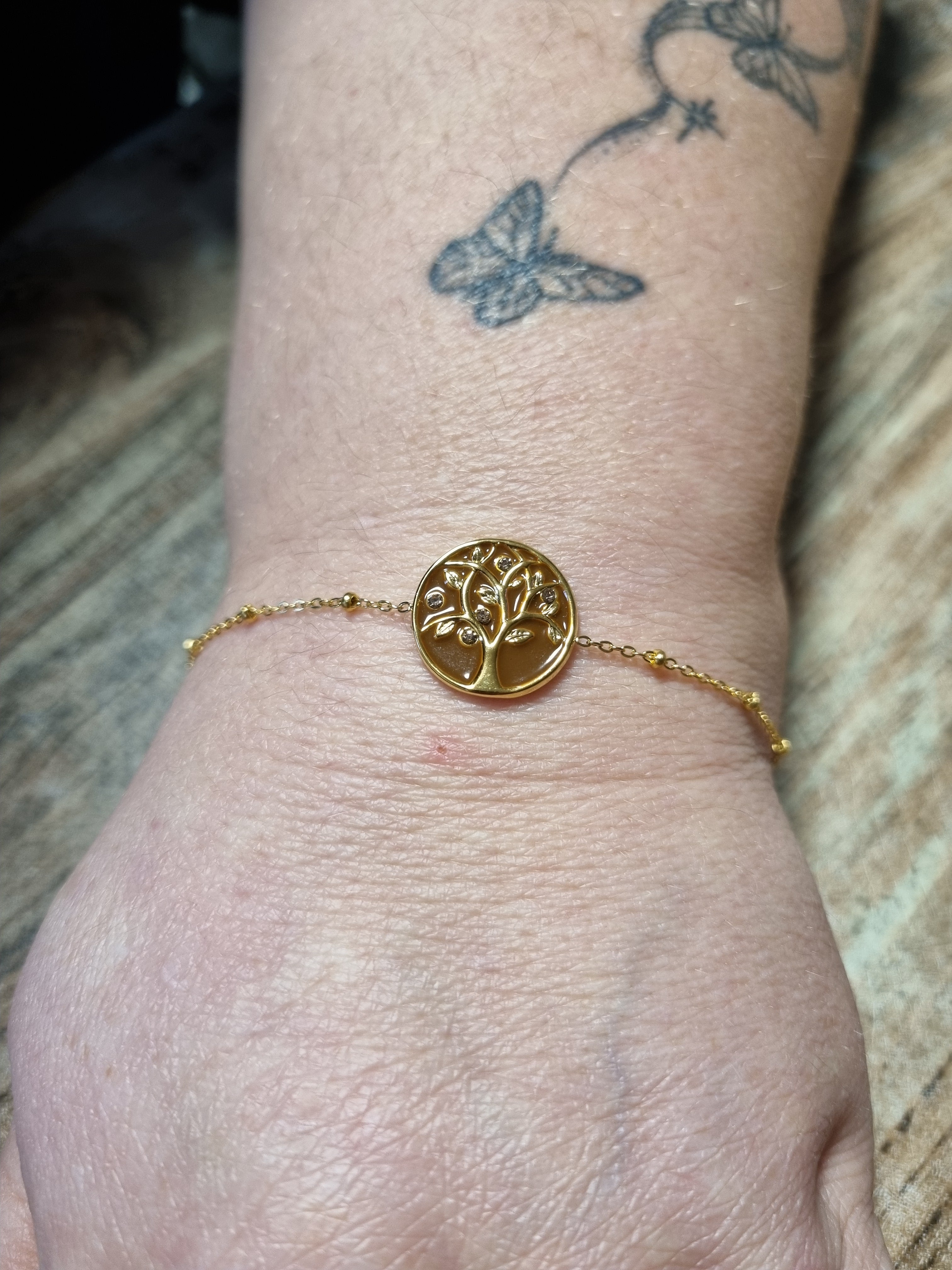 Bracelet doré médaillon embossé