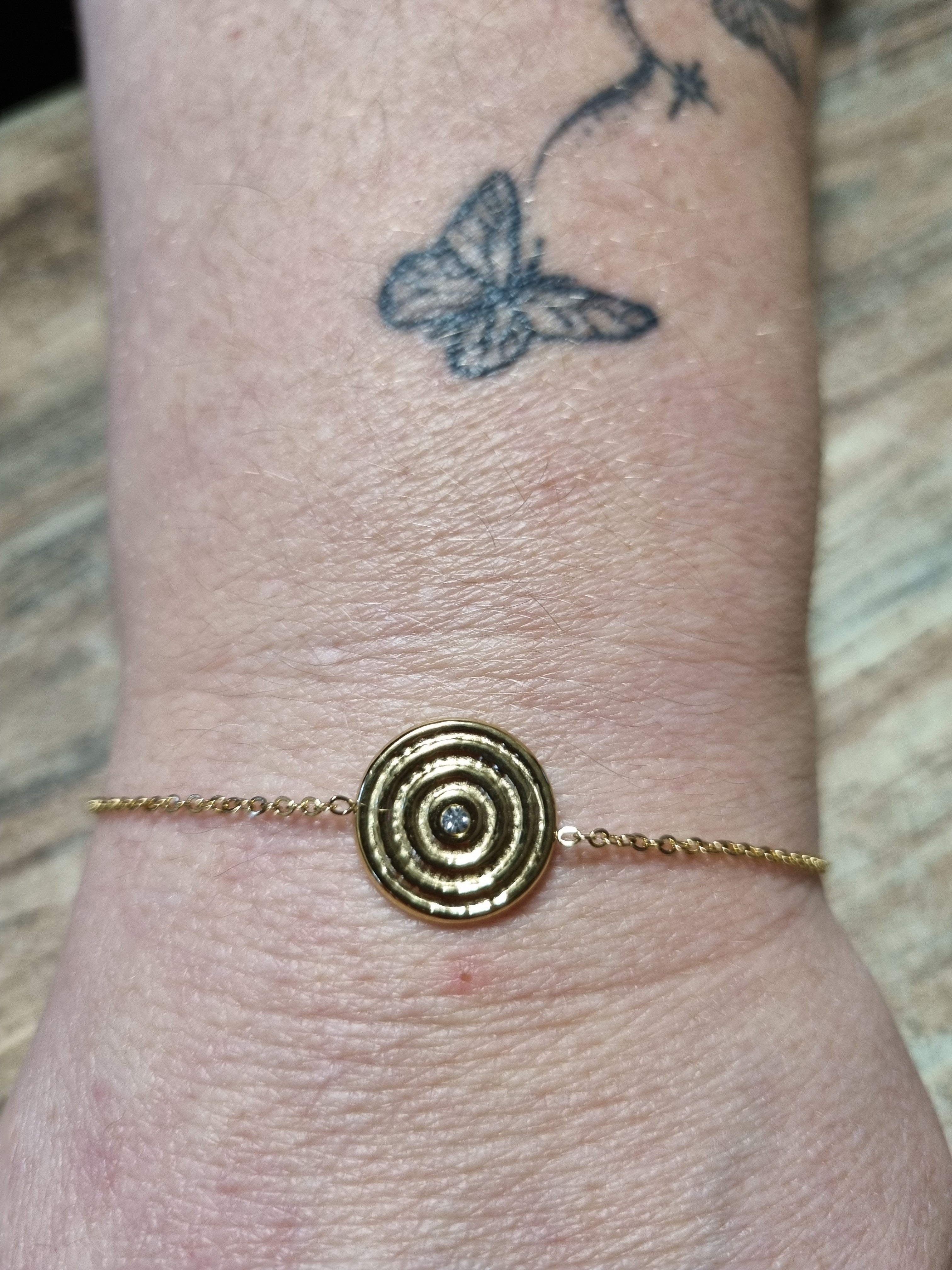 Bracelet doré médaillon solaire
