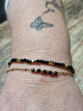 Bracelet doré perles noires