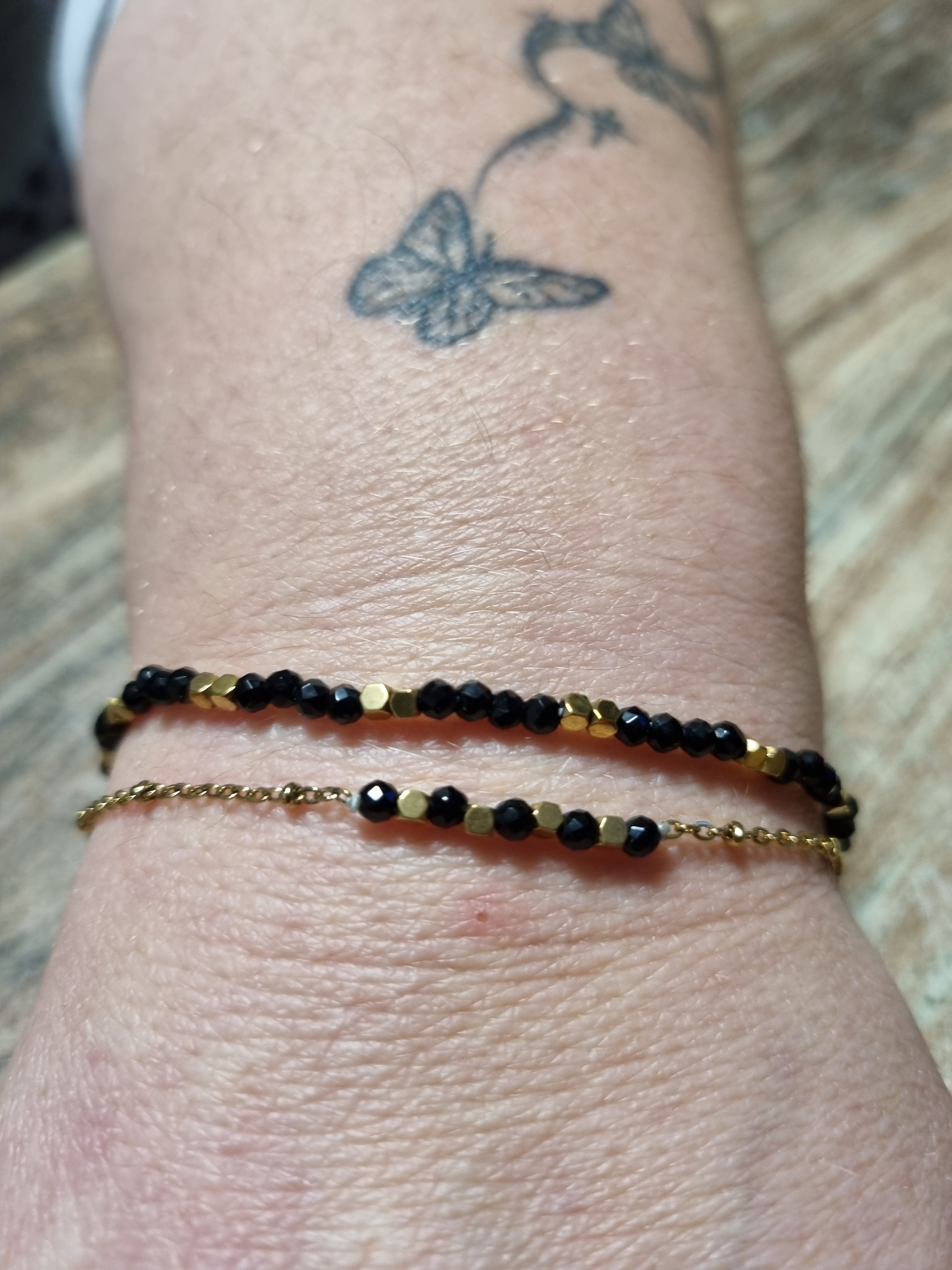 Bracelet doré perles noires