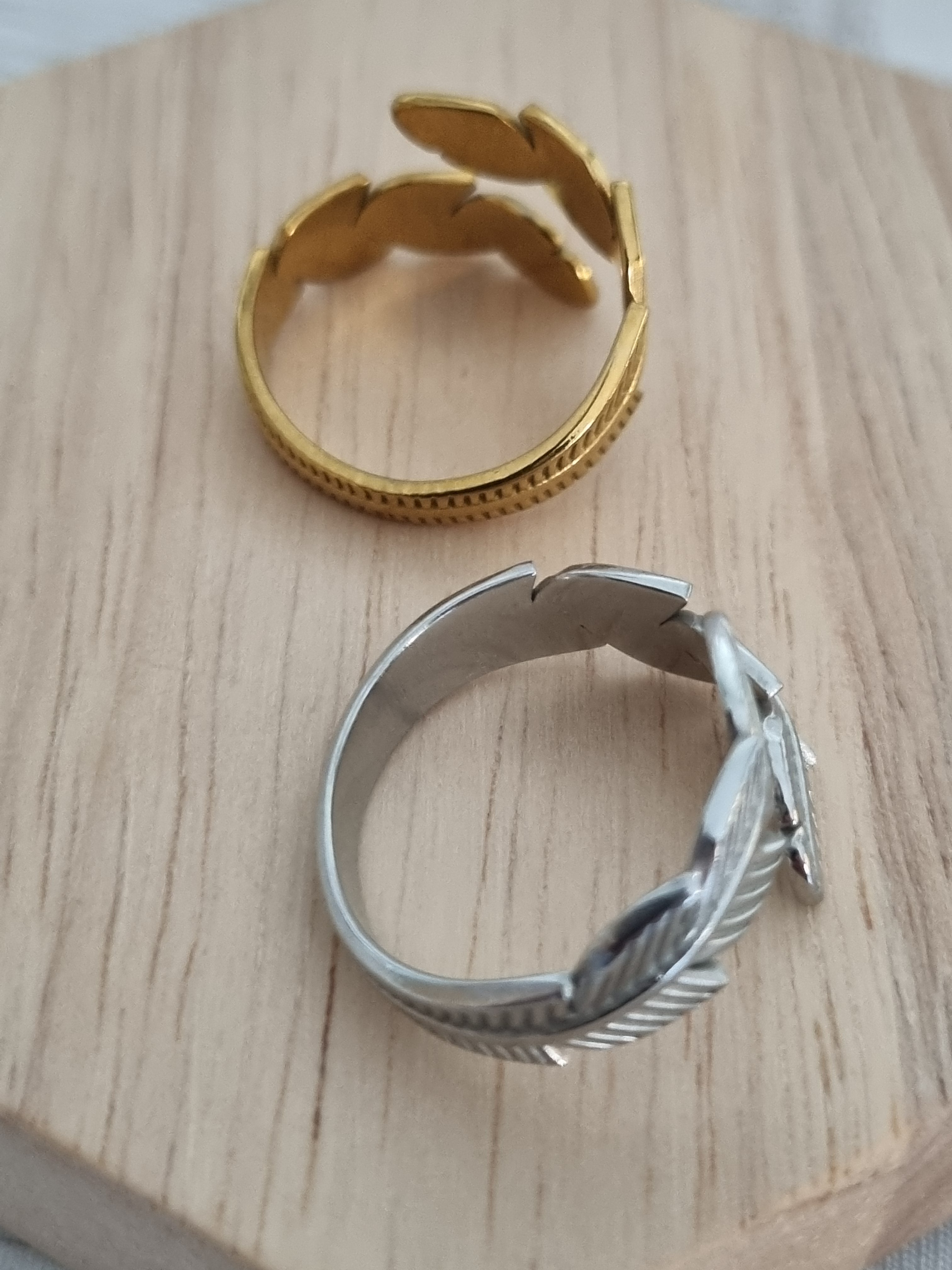 Bague Plume Dorée – Légèreté & Élégance Intemporelle