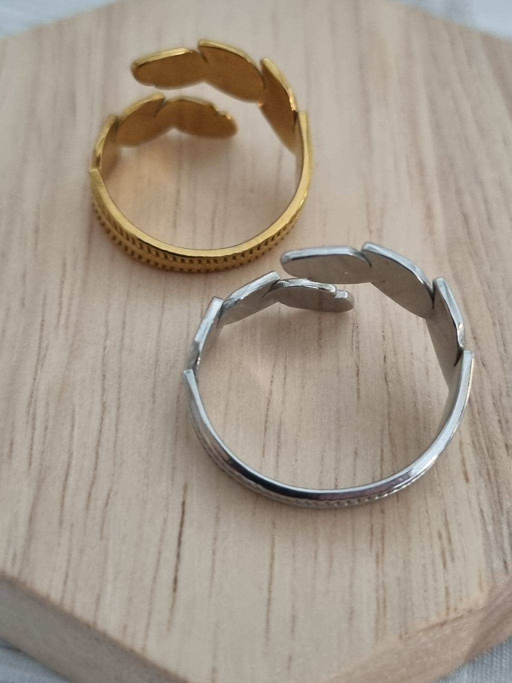 Bague Plume Dorée – Légèreté & Élégance Intemporelle