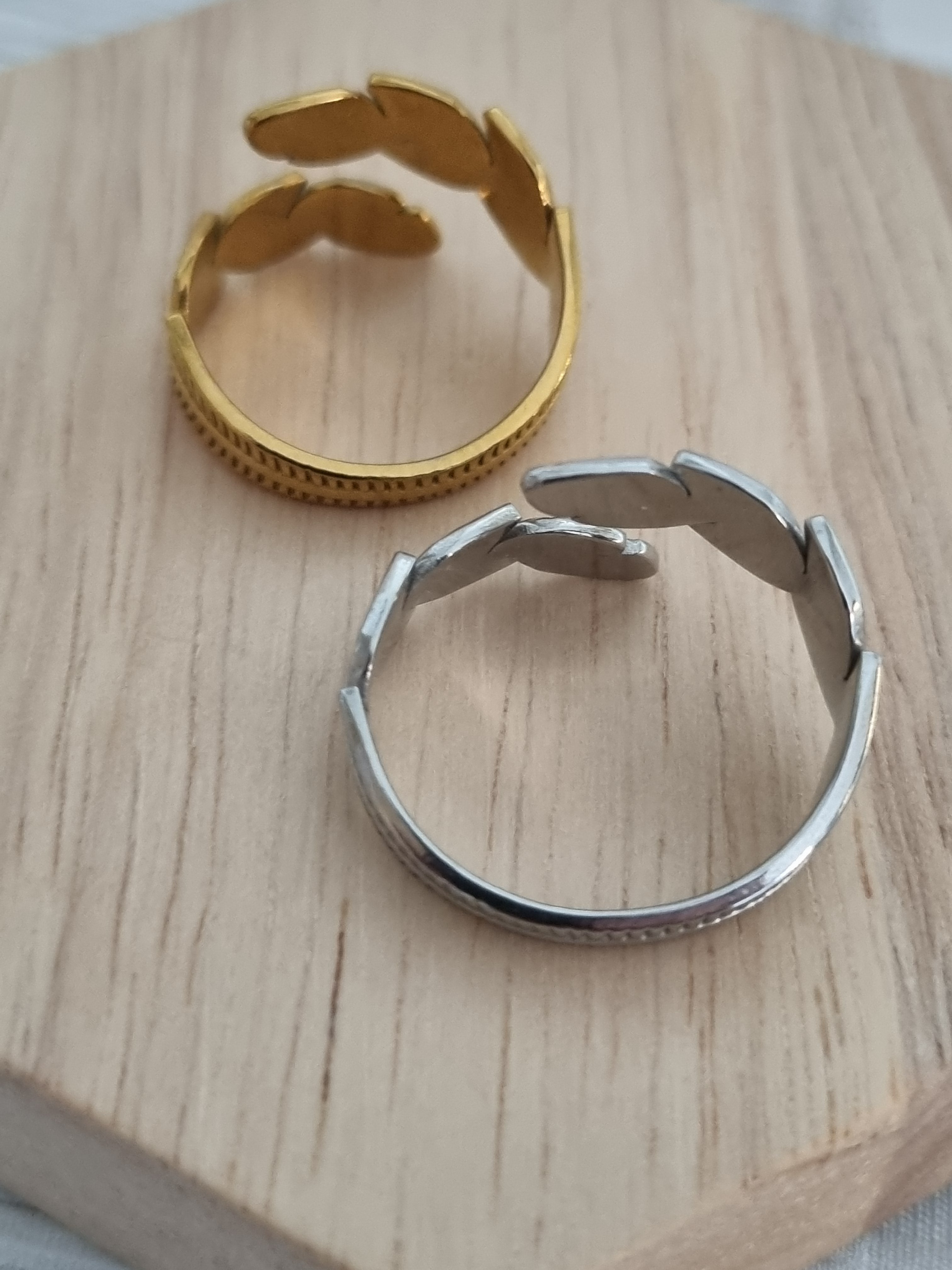 Bague Plume Dorée – Légèreté & Élégance Intemporelle