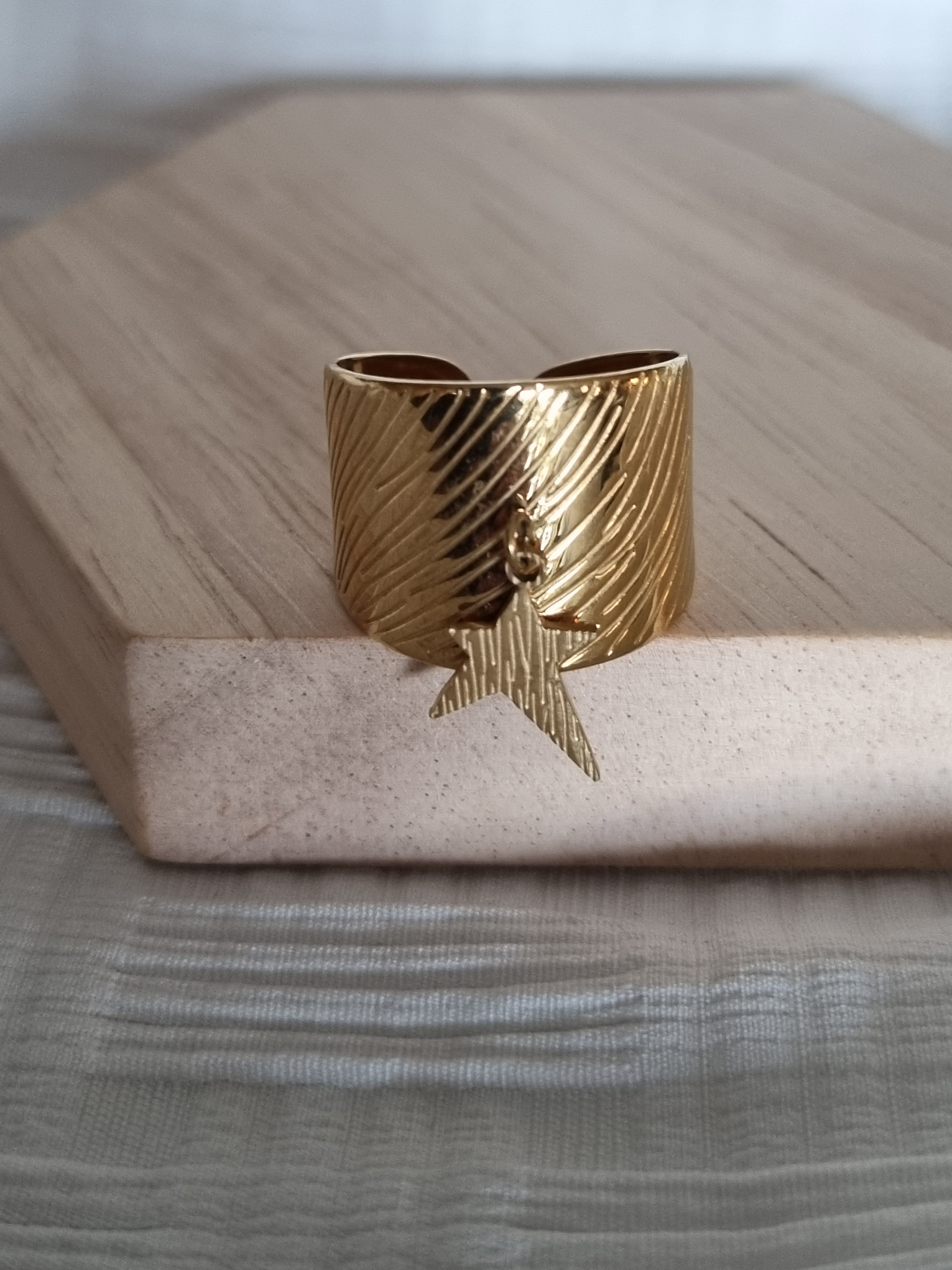 Bague étoile dorée