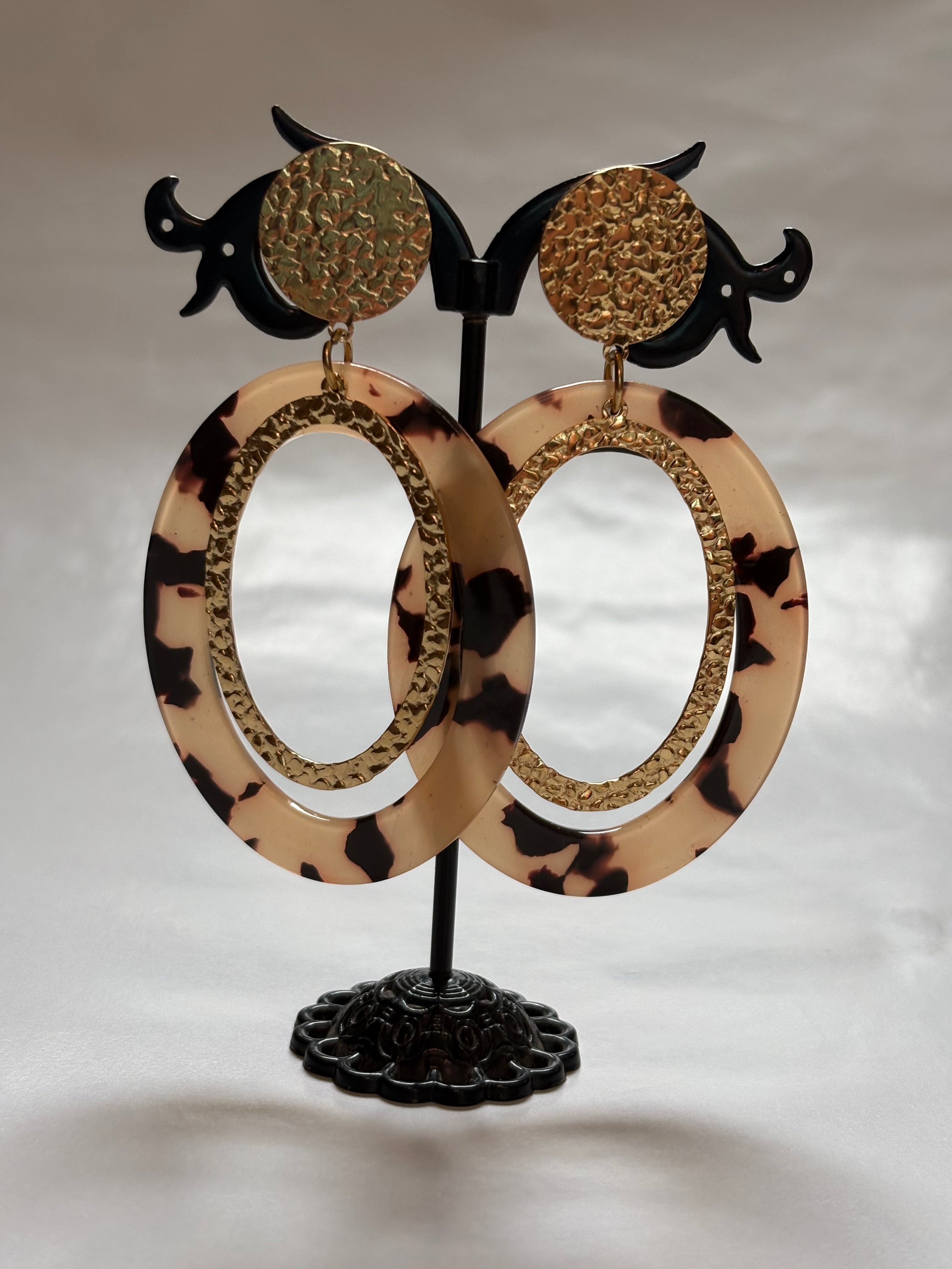 Boucles d’Oreilles ovale Dorés martelé & Écaille